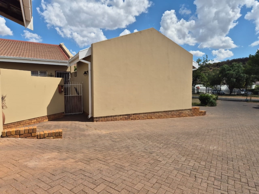 2 Bedroom Property for Sale in Langenhovenpark Free State